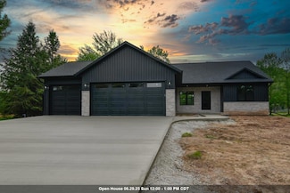 N4775 Largo Ln, Krakow, WI 54137