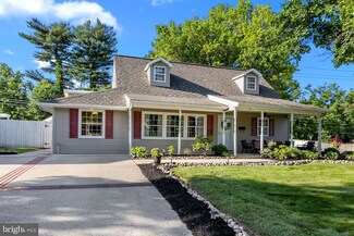 54 Camellia Rd, Levittown, PA 19057