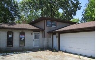 8651 W 71st St, Justice, IL 60458