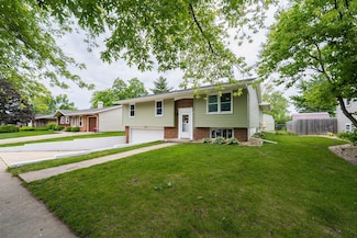 817 N Mohave Dr, Pontiac, IL 61764