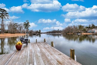 2046 James Loop Rd, Manning, SC 29102