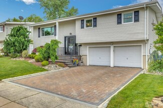 15 Heather Dr, Old Bridge, NJ 08857