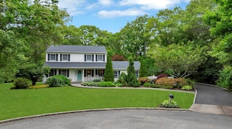 5 Angela Ct, Medford, NY 11763