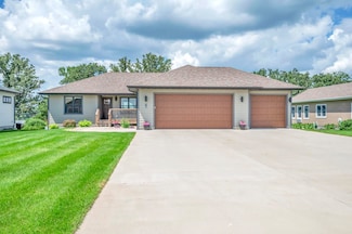 110 W Bay Rd, Lake Park, IA 51347
