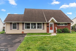 63 Buttonwood Ln, Levittown, PA 19054