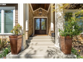 2744 SW Sherwood Dr, Portland, OR 97201