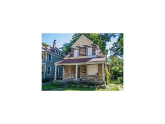 3725 Warwick Blvd, Kansas City, MO 64111