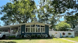 431 Renee Dr, Bayport, NY 11705