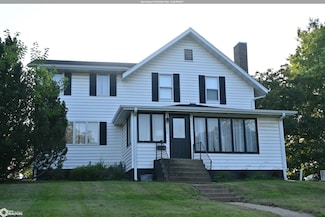 102 Forest Dr, Fairfield, IA 52556