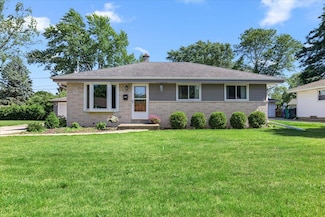 N90W17493 Saint Thomas Dr, Menomonee Falls, WI 53051