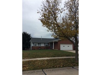 218 S Crestview Dr, Creston, OH 44217