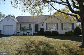 6017 Split Log Dr, Pipersville, PA 18947