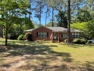 711 Azalea Dr, Tifton, GA 31794