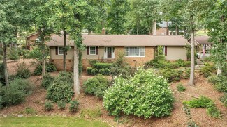 1 Oakleaf Dr, Taylors, SC 29687