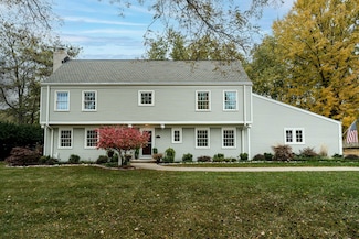 2412 W Chestnut Rd, Mequon, WI 53092