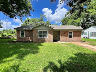 1001 Mac Dr, Sweeny, TX 77480