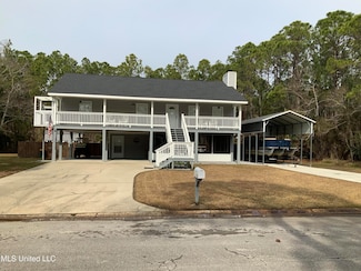 8 Castle St, Pass Christian, MS 39571