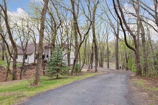 170 Bevins Ln, Saint Paul, MN 55115