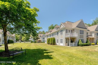 305 Mallards Pond Ln, Schenectady, NY 12303