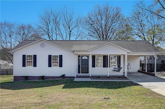 200 Lane Dr, Trinity, NC 27370