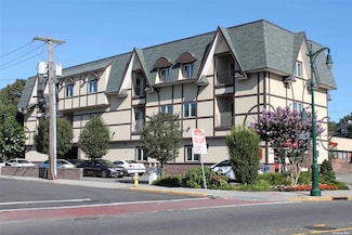 289 Post Ave Unit 304, Westbury, NY 11590
