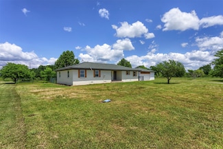 943 Lone Star Rd, Whitesboro, TX 76273
