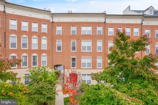 7961 Crescent Park Dr, Gainesville, VA 20155