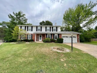 1901 E Jerome Dr, Godfrey, IL 62035