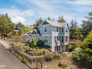 1175 NE Lakewood Dr, Newport, OR 97365