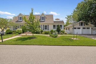 735 Maple Ave, West Cape May, NJ 08204