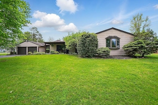 21 Hedgely Rd, Springfield, OH 45506
