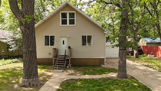 917 4th Ave NW, Minot, ND 58703