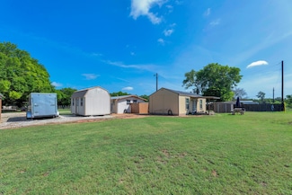 148 Meadows Dr, Elgin, TX 78621