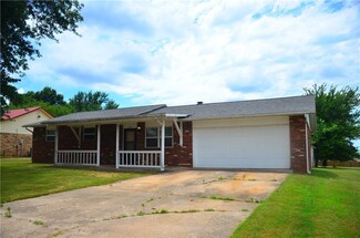 5664 Walden St, Lowell, AR 72745