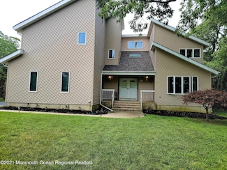 28 Musket Ln, Eatontown, NJ 07724