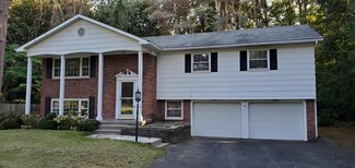 2 Pepper Ln, Albany, NY 12211