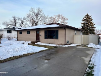 1050 3rd Ave NW, Valley City, ND 58072