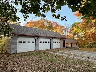 557 Enfield Rd, Lincoln, ME 04457