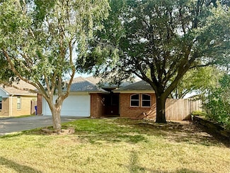 210 W 4th St, Kennedale, TX 76060