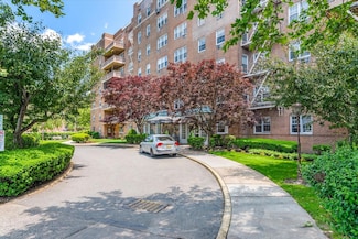 151-15 84th St Unit 1F, Howard Beach, NY 11414