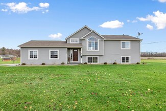 3685 Calkins Ct, Wayland, MI 49348
