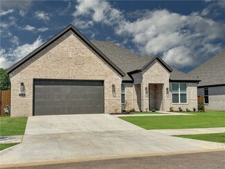 2883 N Grey Squirrel Dr, Fayetteville, AR 72704