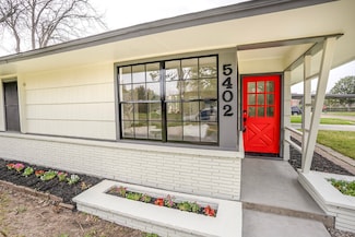 5402 Meadow Creek Ln, Houston, TX 77017