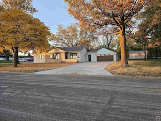 1522 Harrison St, Sabetha, KS 66534