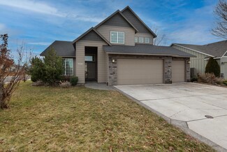 1504 NW Teakwood Ln, Redmond, OR 97756