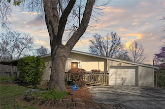 5803 N Highland Ave, Kansas City, MO 64118