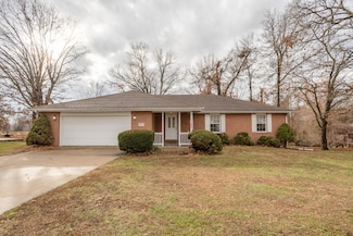 1204 Lake Road Dr, Cassville, MO 65625
