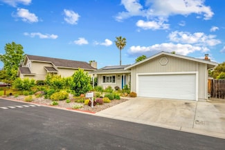 1015 Primrose Ln, Gilroy, CA 95020