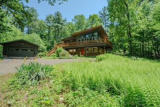 84 January Hills Rd, Amherst, MA 01002