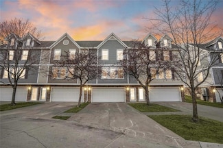 5558 Boston Ct, Johnston, IA 50131